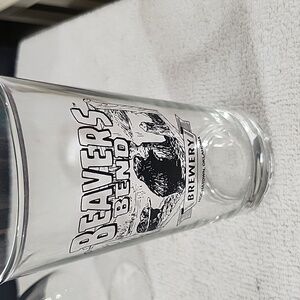 Pint beer glass beavers bend